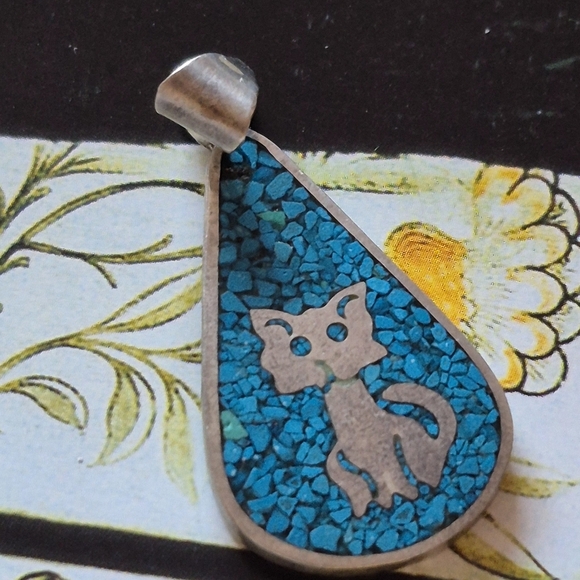 925 Sterling Teardrop Cat Pendant with Blue Torquoise Inlay - Picture 1 of 5